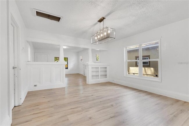Building Photo - 1029 Colyer St
