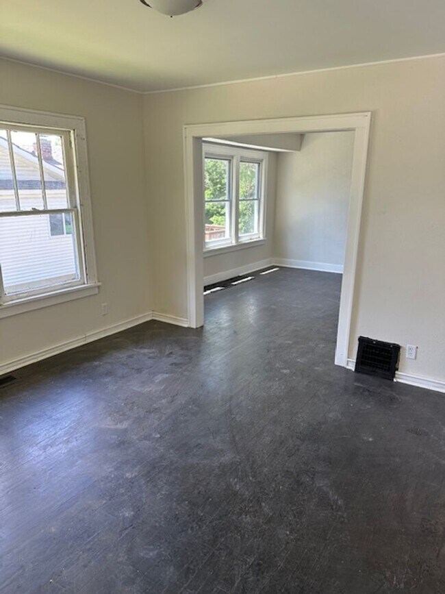 Building Photo - Live in the cutest house on the block!