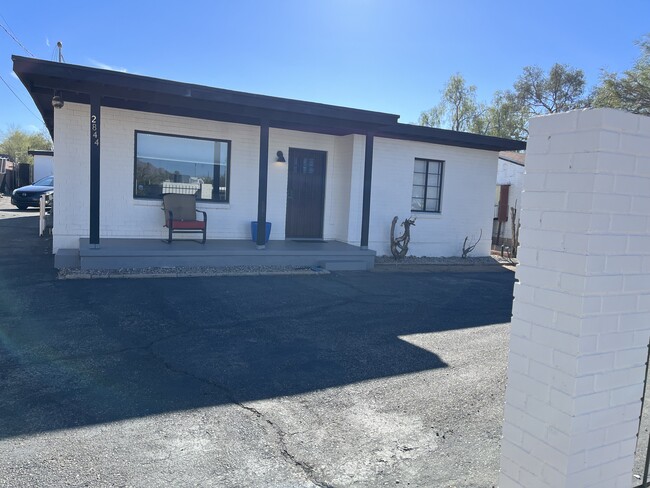 2844 E Edison St