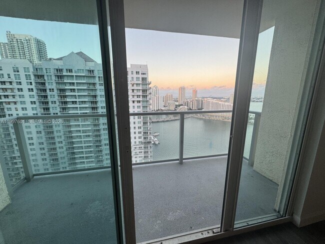 Foto del edificio - 1155 Brickell Bay Dr