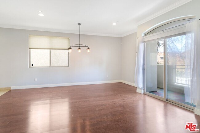 Building Photo - 4550 Coldwater Canyon Ave