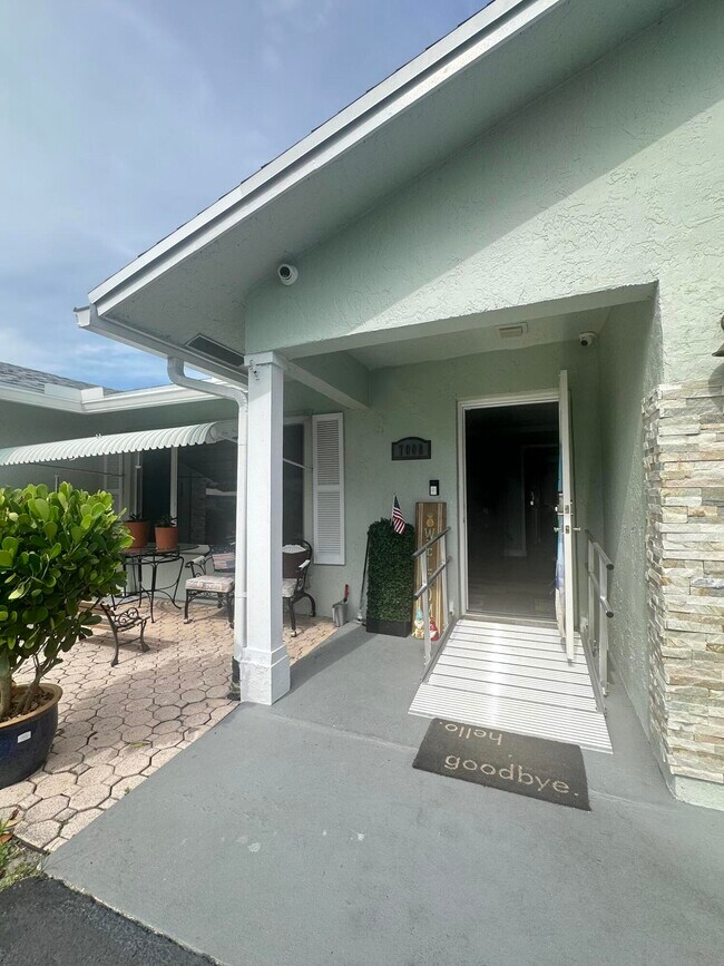 Foto del edificio - 7008 NW 99th Ave