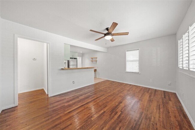 Building Photo - 2108 Maple Ave