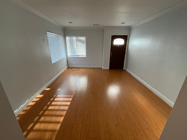Foto del edificio - 3600 Roderick Rd