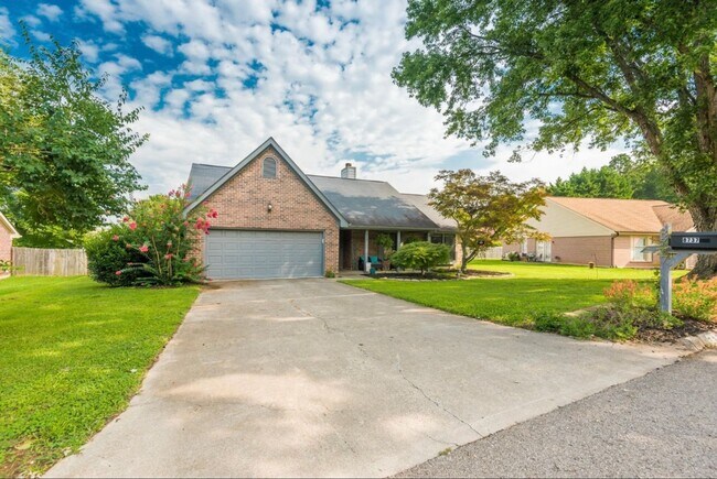 Foto del edificio - Knoxville 37922 - 3 bedroom, 2 bath home -...