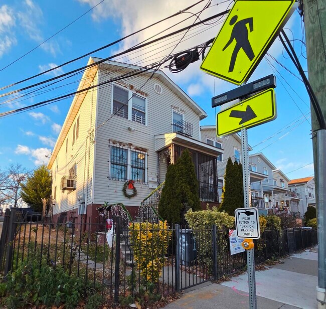 Foto del edificio - 703 Garfield Ave