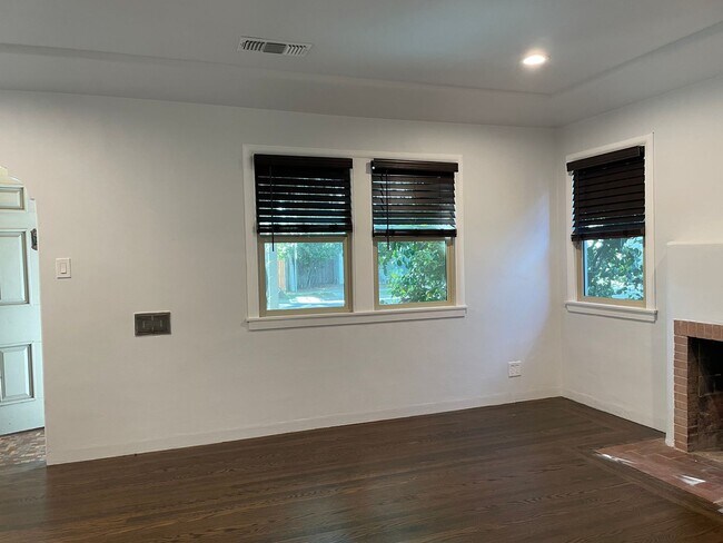Building Photo - Single Family Home Near Land Park