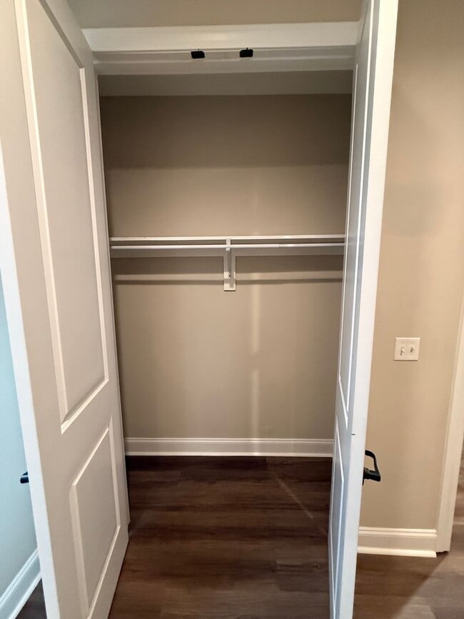 Building Photo - Park West