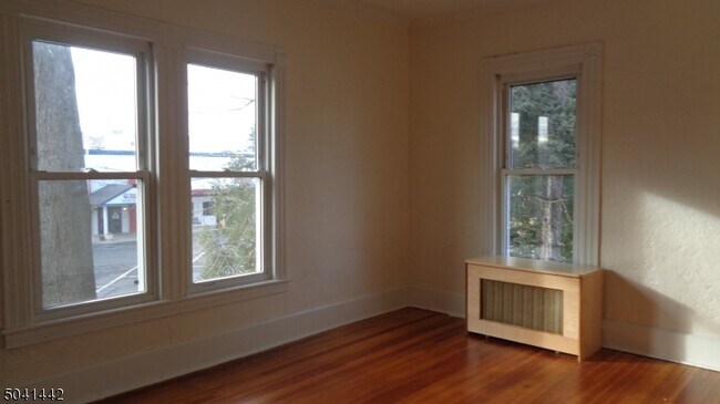 Building Photo - 20 Harding Ave