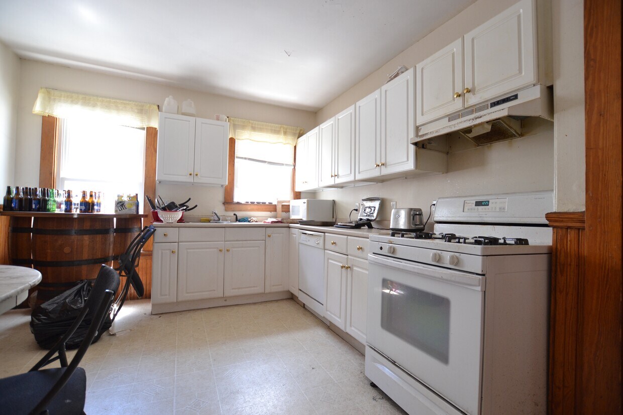 Primary Photo - 29 Hunnewell Ave