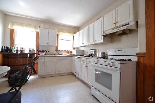 Building Photo - 29 Hunnewell Ave
