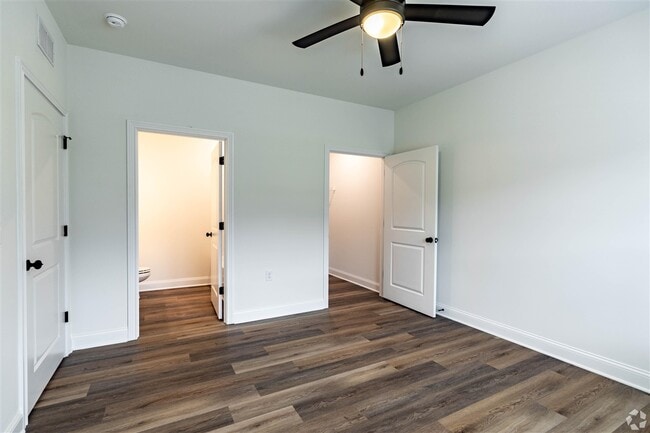 Building Photo - 8573 S Park Dr
