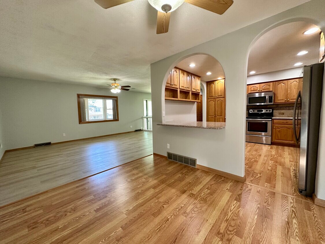 Foto principal - 12821 Westwood Ln