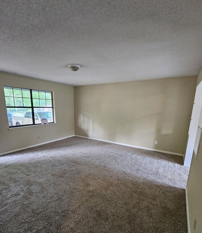 Building Photo - BELOW MARKET RENT!