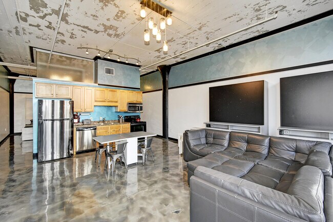 Foto del edificio - 815 E Market St