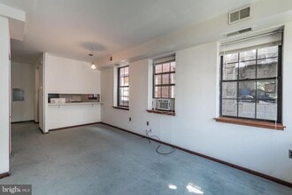 Building Photo - 830 South St