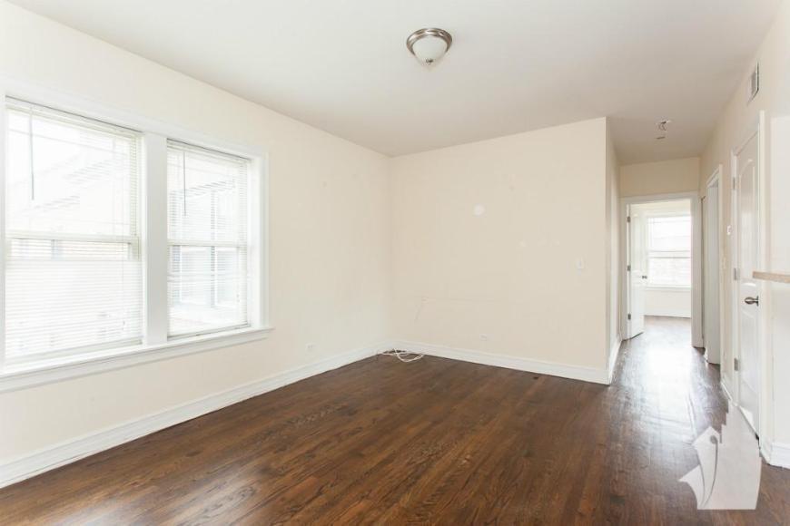 Foto principal - 2 bedroom in Chicago IL 60613
