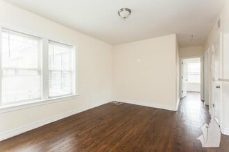 Building Photo - 3808 N Sheffield Ave