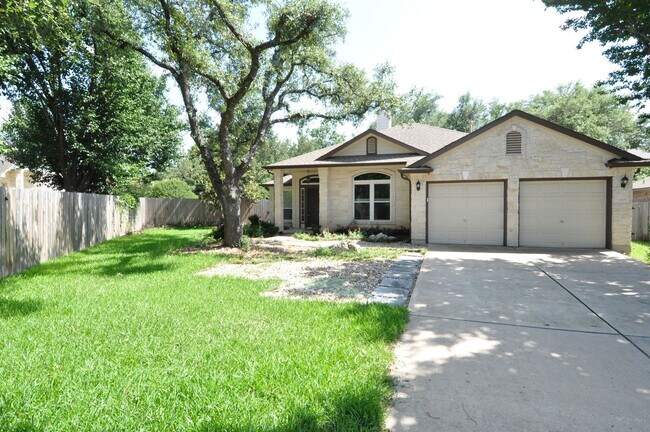 Building Photo - Amazing 3 bedroom, 2 bath home with an off...