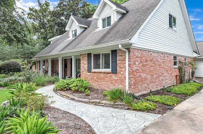 Foto del edificio - 5007 Treebark Ln