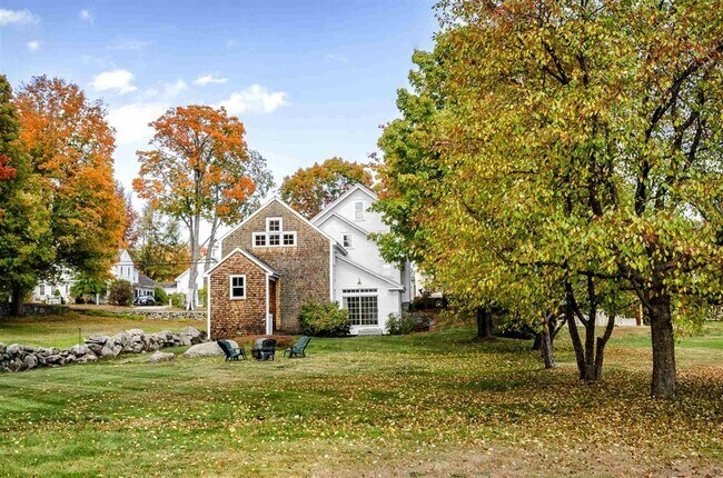 Foto del edificio - 13 Main St