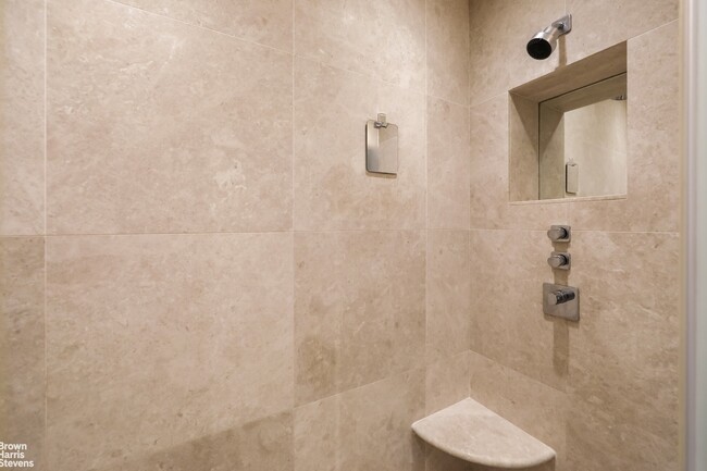 Building Photo - Lincoln Center 3/4 Bedroom