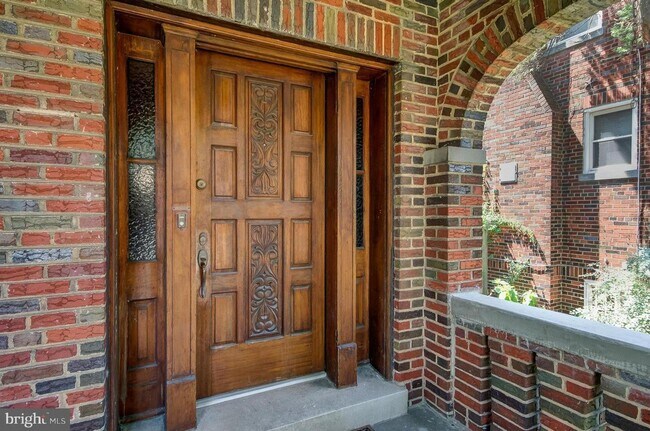 Foto del edificio - 616 Nicholson St NW