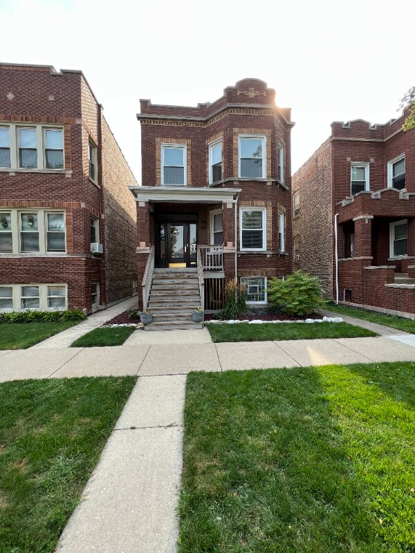2223 Gunderson Ave Unit 2, Berwyn, IL 60402 Room for Rent in Berwyn, IL