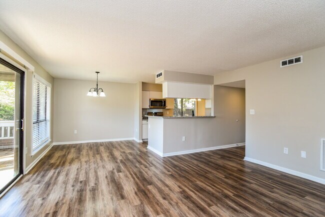 Foto del edificio - 7906 Greenside Ct