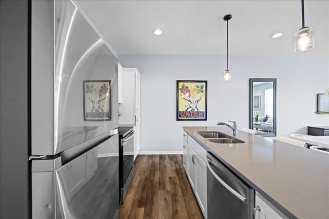 Building Photo - 731 N 74 St