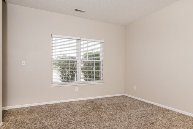 Building Photo - 5320 Sandwood Dr