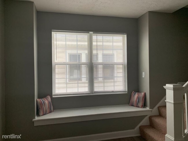 Building Photo - 2 br, 1 bath Apartment - 614 N Riley Ave
