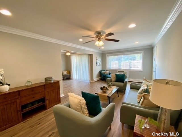 Foto del edificio - 393 Great East Neck Rd