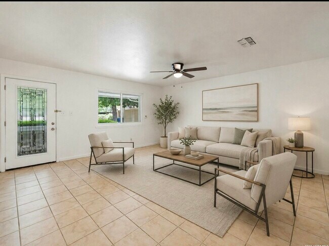Building Photo - 356 Bobolink Dr