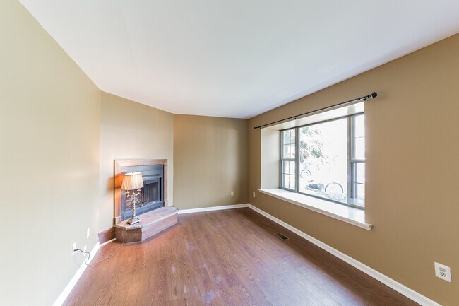 Building Photo - 57 Iroquois Ct