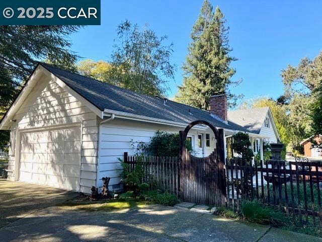 Foto del edificio - 354 Love Ln