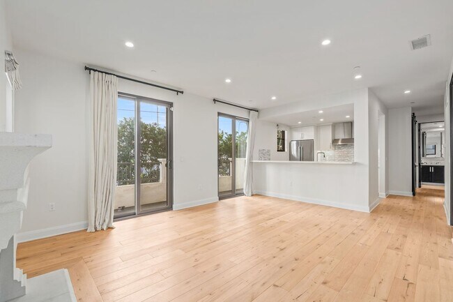 Foto del edificio - 10647 Ashton Ave