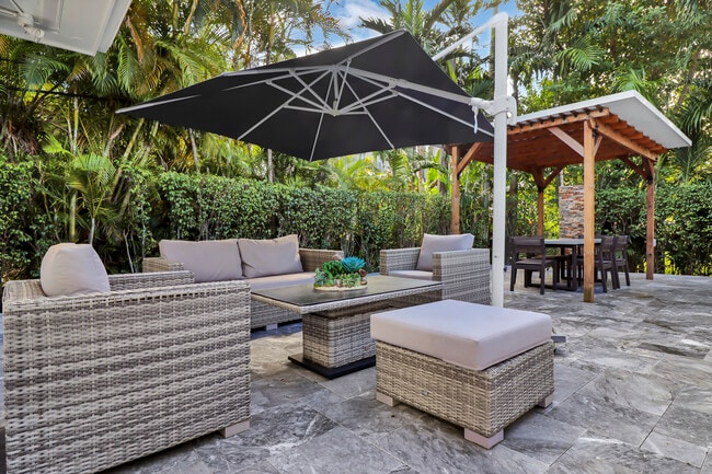 Building Photo - 7601 Coquina Dr