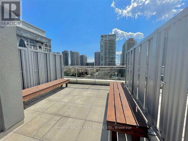 Building Photo - 1029 King St W