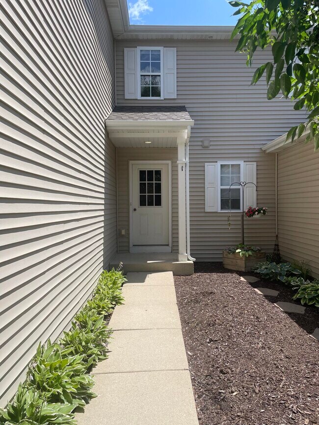 Building Photo - 1400 Hunters Ridge Dr