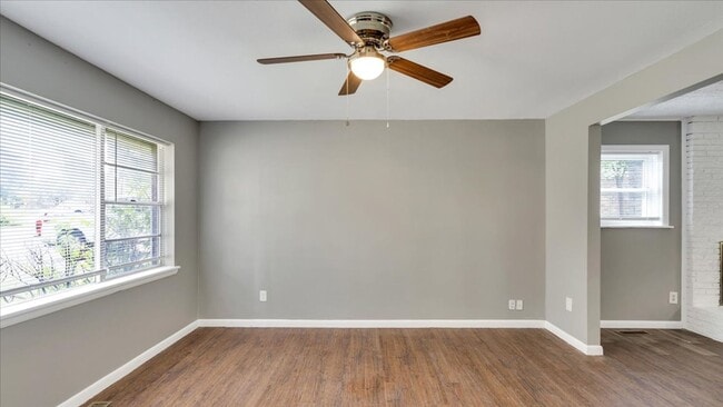 Building Photo - Beautiful 3 bedroom / 1.5 bath