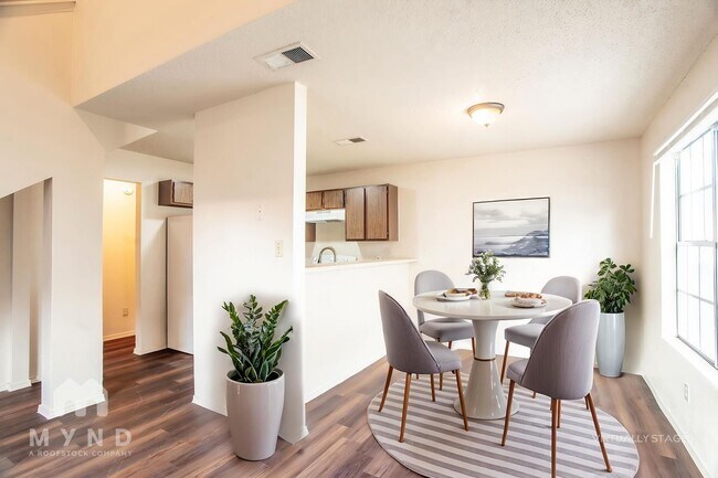 Foto del edificio - 2214 Creekside Ln