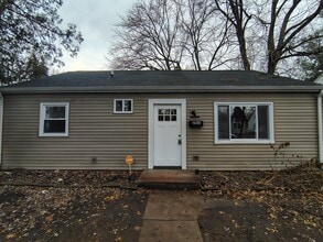 Building Photo - 2916 Garfield Dr