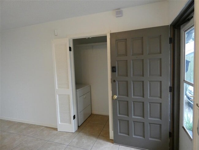 Building Photo - 2203 Western Trails Blvd