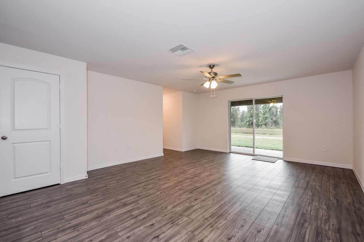 Primary Photo - 881 Youngreen Dr, Fort Myers, FL