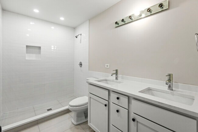 Foto del edificio - 3122 N California Ave