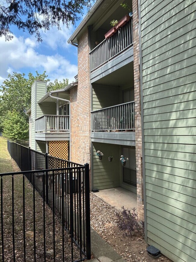 Foto del edificio - Charming 4 beds 3 baths in Austin!