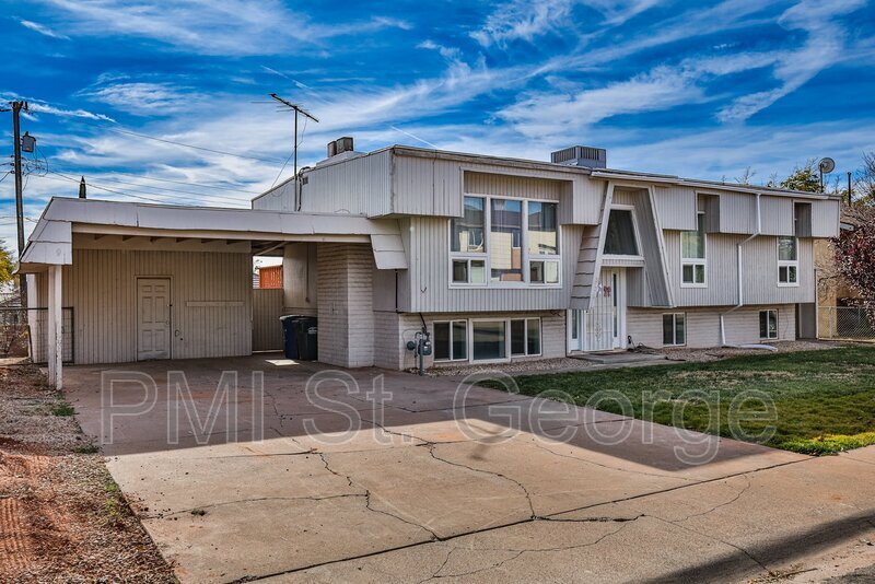 Primary Photo - 328 Pectol St