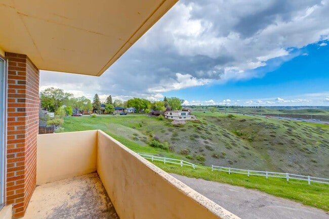 Building Photo - Garden Villa
