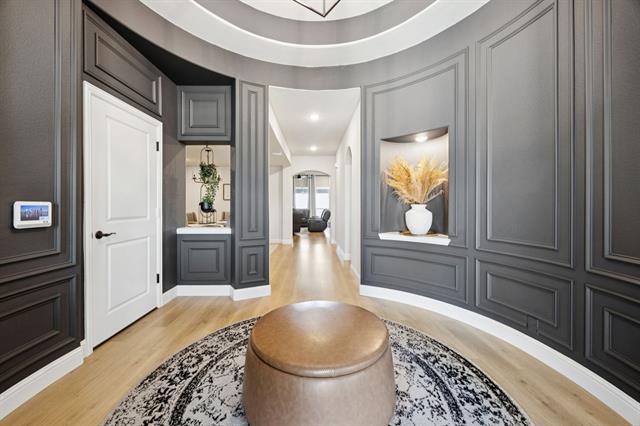 Foto del edificio - 3121 Deer Lk Ln